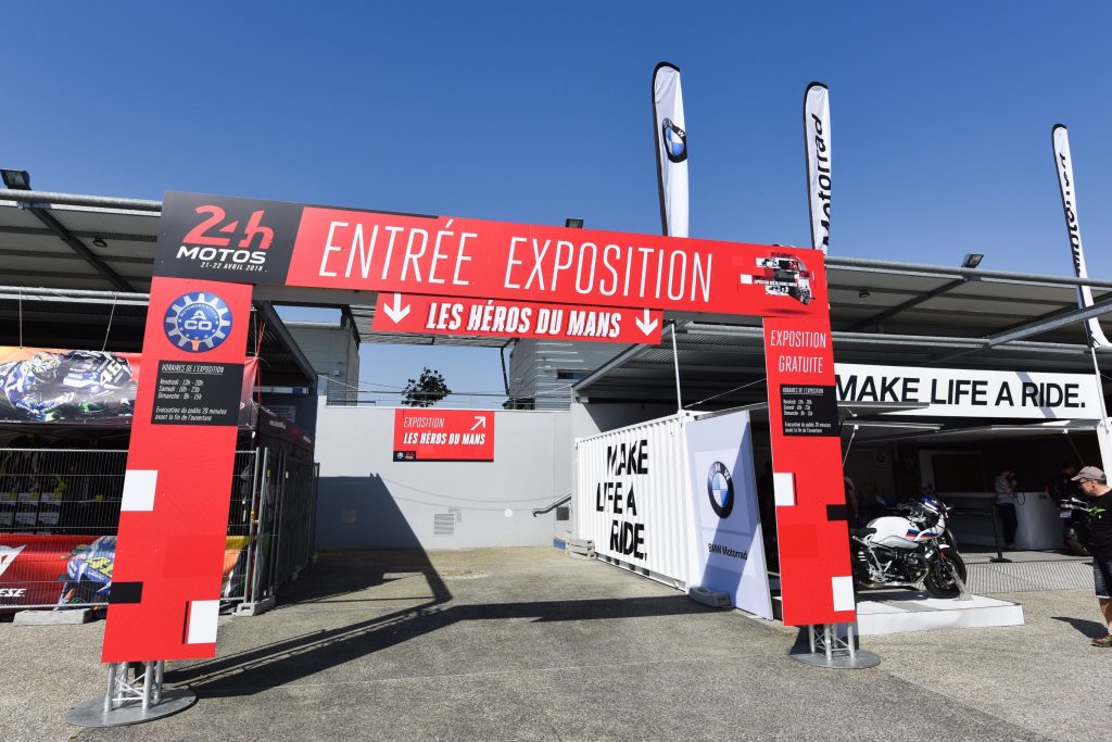 arche de l'entrée des expositions
